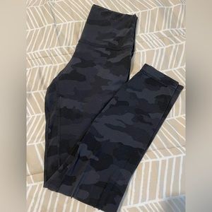 Lululemon Black Camo Align Leggings ~ Size 4 ~ 25 inch length